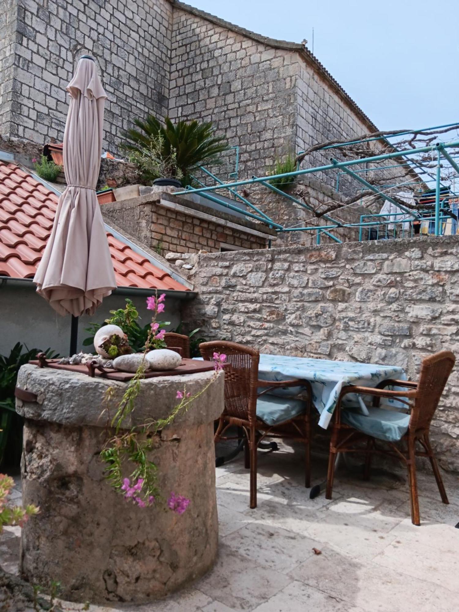 Lucijo Casa de hóspedes Vrboska
