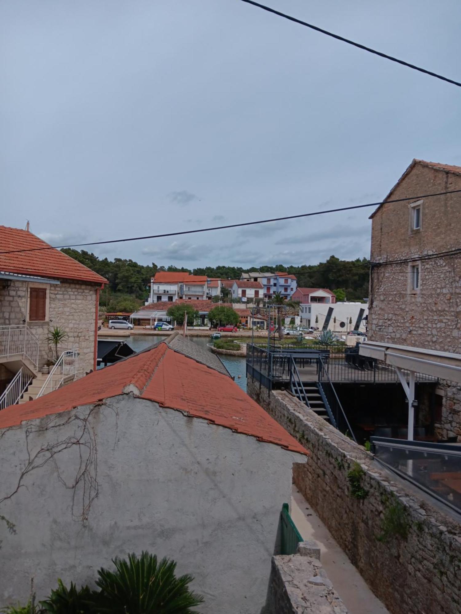 Lucijo Casa de hóspedes Vrboska